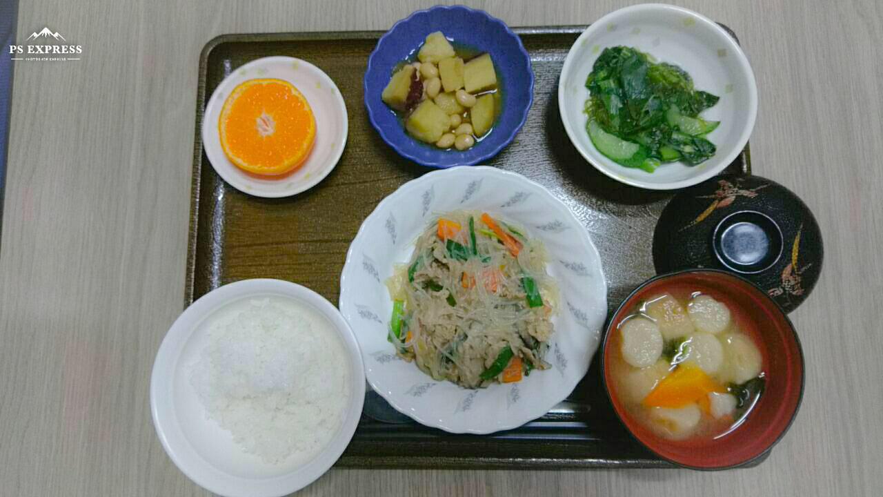 今日のお昼ご飯は 豚肉と春雨の中華煮 生姜和え  コロコロ煮 みそ汁   くだものでした