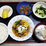 きょうのお昼ごはんは、落とし卵の野菜あんかけ、きんぴら、ゆず浸し、みそ汁、果物でした。