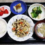 きょうのお昼ごはんは、大豆五目煮、和え物、ふろふき大根、みそ汁、果物でした。