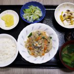 きょうのお昼ごはんは、豚肉と春雨の中華煮・まめまめサラダ・おひたし・みそ汁・くだものでした。