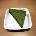 きょうのおやつは、抹茶のしっとりケーキでした。