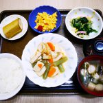 きょうのお昼ごはんは、炊き合わせ・天かす和え・炒り卵・みそ汁・くだものでした。