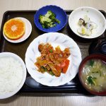 きょうのお昼ごはんは、ポークチャップ・甘ずっぱおさつサラダ・生姜和え・みそ汁・くだものでした。