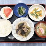 きょうのお昼ごはんは、ナスと豚肉の生姜煮・卵サラダ・青菜和え・みそ汁・くだものでした。