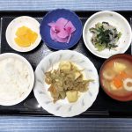 きょうのお昼ごはんは、厚揚げの和風カレー煮・焼きのり和え・しば漬け大根・みそ汁・くだものでした。