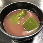 きのうのおやつは、おしるこ風抹茶かんでした。