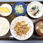 きょうのお昼ごはんは、家常豆腐・春雨の酢の物・わさび和え・みそ汁・くだものでした。