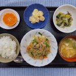 きょうのお昼ごはんは、挽肉と春雨の中華炒め・和え物・梅じゃが・みそ汁・くだものでした。