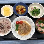 きょうのお昼ごはんは、　卒園祝いお赤飯　豚肉のはちみつ生姜焼き　菜花のﾖ-ｸﾞﾙﾄ和え ｺﾛｺﾛ煮　お吸い物　果物でした。