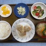 きょうのお昼ごはんは、シューマイ　中華サラダ　のり塩ポテト　ｽｰﾌﾟ　果物　でした。