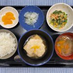 きょうのお昼ごはんは、厚揚げ豆腐の山かけ・和風コールスロー・浅漬け・みそ汁・くだものでした。