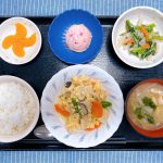 きょうのお昼ごはんは、ツナと高野豆腐の卵とじ　ごま和え　しば漬けポテト　みそ汁　果物　でした。