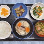 26日のお昼ごはんは、肉豆腐・なめたけ和え・大学芋煮・みそ汁・くだものでした。