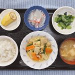 きょうのお昼ごはんは、綱と高野豆腐の卵とじ・わさび和え・大根のくずあん・みそ汁・くだものでした。