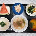 きょうのお昼ごはんは、かぶと豚肉の治部煮風・和え物・人参の白和え・みそ汁・果物でした。