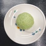 きょうのおやつは、ずんだおはぎ（宮城県の郷土菓子）でした。