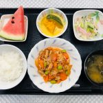 9/1きょうのお昼ごはんは、ポークチャップ・大根サラダ・かぼちゃミルク煮・みそ汁・くだものでした。