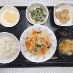 きょうのお昼ごはんは、ツナと高野豆腐の卵とじ・生姜和え・里芋の煮ころがし・みそ汁・くだものでした。