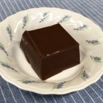 きょうのおやつは、チョコレートゼリーでした。