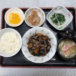 きょうのお昼ごはんは、磯炒め・和え物・里芋のおかかポン酢和え・みそ汁・くだものでした。