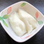 きょうのおやつは、やわらか杏仁豆腐です。