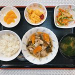 きょうのお昼ごはんは、和風ポトフ・天かす和え・炒り卵・みそ汁・くだものでした。