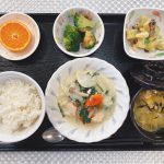 １月７日金曜日　きょうのお昼ごはんは、豆乳煮・おさつサラダ・花野菜のおかか和え・みそ汁・くだものでした。