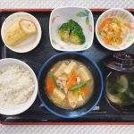 ２月１日火曜日　きょうのお昼ごはんは、高野豆腐のとろとろ煮・おかかポン酢和え・ナムル・みそ汁・くだものでした。