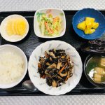 ２月５日土曜日　きょうのお昼ごはんは、磯炒め・和風コールスロー・カレーポテト・みそ汁・くだものでした。