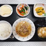 3月24日木曜日　きょうのお昼ごはんは、豚肉と白菜のごま煮・三色ナムル・昆布かぼちゃ・みそ汁・くだものでした。