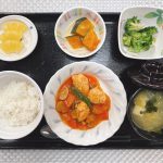 3月29日火曜日　きょうのお昼ごはんは、肉団子のケチャップ煮・かぼちゃミルク煮・生姜和え・みそ汁・くだものでした。