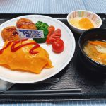 5月3日火曜日　きょうのお昼ごはんは、「おとなのお子様ランチ」、スープ、くだものでした。