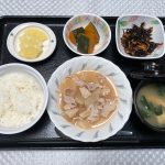 5月28日土曜日　きょうのお昼ごはんは、豚肉と大根の甘みそ煮・ひじきと人参のサラダ・含め煮・みそ汁・くだものでした。