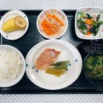 7月16日土曜日　きょうのお昼ごはんは、赤魚の粕漬け焼き・大根の煮なます・わかめサラダ・みそ汁・くだものでした。