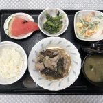 7月26日火曜日　きょうのお昼ごはんは、なすと豚肉の生姜煮・卵サラダ・青菜和え・みそ汁・くだものでした。