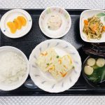 8月22日月曜日　きょうのお昼ごはんは、擬製豆腐・和風ポテトサラダ・切り昆布煮・みそ汁・くだものでした。