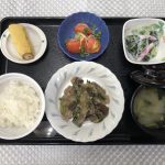 8月25日木曜日　きょうのお昼ごはんは、和風麻婆なす・トマトとみょうがのサラダ・中華風・みそ汁・くだものでした。