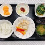 9月7日水曜日　きょうのお昼ごはんは、鶏肉の酒漬け焼き・青菜和え・梅じゃが・みそ汁・くだものでした。