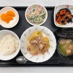 11月29日火曜日　きょうのお昼ごはんは、豚肉とはちみつの生姜焼き・白和え・含め煮・みそ汁・くだものでした。