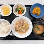 11月24日木曜日　きょうのお昼ごはんは、豚肉と白菜のごま煮・昆布かぼちゃ・からし酢みそ和え・みそ汁・くだものでした。