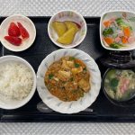 １月10日火曜日　家常豆腐・中華和え・さつまいもの甘露煮・スープ・くだものでした。