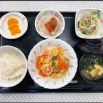 2月1日水曜日　きょうのお昼ごはんは、親子煮・おろし和え・里芋のみそだれ・みそ汁・くだものでした。