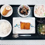 3月10日金曜日　きょうのおやつは、鰆の黄身焼き・おからサラダ・煮物・みそ汁・くだものでした。