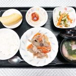 4月7日金曜日　きょうのお昼ごはんは、鶏肉とごぼうの照りマヨ炒め・ふろふき大根・浅漬け・みそ汁・くだものでした。