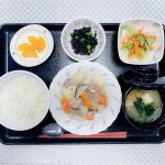 ４月３日月曜日　きょうのお昼ごはんは、吉野煮・天かす和え・ひじきの酢みそ和え・みそ汁・くだものでした。