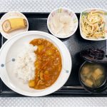 5月20日土曜日　きょうのお昼ごはんは、カレーライス・スパゲッティサラダ・レモン大根・スープ・くだものでした。