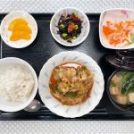 ５月22日月曜日　きょうのお昼ごはんは、回鍋肉風・なます・含め煮・みそ汁・くだものでした。