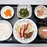 5月27日土曜日　きょうのお昼ごはんは、鶏挽肉とキャベツの重ね蒸し・もずく和え・炒りおから・みそ汁・くだものでした。