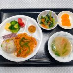 5月5日金曜日　きょうのお昼ごはんは、こどもの日お楽しみ・ピラフ・ナポリタン･卵焼き･ブロッコリー･ミニトマト･ポテト･青菜のソテー･スープ果物でした。