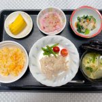 5月12日金曜日　きょうのお昼ごはんは、鶏肉のみそ漬け蒸し・しば漬けキャベツ・つぶし里芋和え・みそ汁・くだものでした。